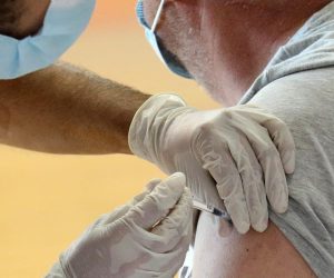 10.06.2021., Sibenik - U Sibeniku nastavljeno docjepljivanje u sportskoj dvorani. 1100 doza bit ce podjeljeno u dvije smjene. Photo: Dusko Jaramaz/PIXSELL