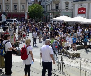 Pula, 19.6.2021.- Gotovo tisuæu graðana na skupu Podrimo novinare Glasa Istre u sreditu Pule na Portarati dalo je podrku otputenim novinarima regionalnog dnevnog lista. 
foto HIINA/ HND/ ua