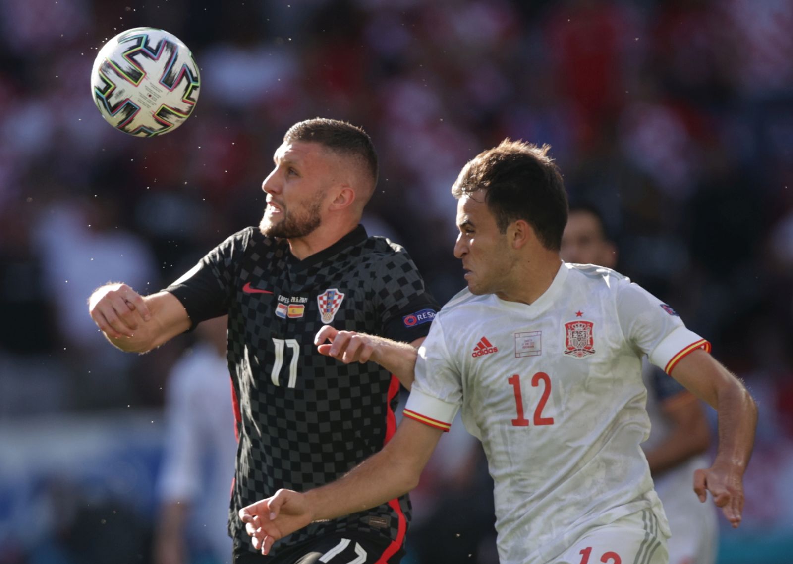 epa09308402 Ante Rebic (L) of Croatia in action against Eric Garcia of Spain during the UEFA EURO 2020 round of 16 soccer match between Croatia and Spain in Copenhagen, Denmark, 28 June 2021.  EPA/Hannah McKay / POOL (RESTRICTIONS: For editorial news reporting purposes only. Images must appear as still images and must not emulate match action video footage. Photographs published in online publications shall have an interval of at least 20 seconds between the posting.)