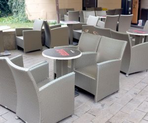 10.11.2020., Zagreb - Iako su od pocetka pandemije koronavirusa popularnije od zatvorenih kafica, zbog rosulje koja od nocas moci zagrebacke ulice terase kafica ostaju prazne do poboljsanja vremena.
Photo: Patrik Macek/PIXSELL