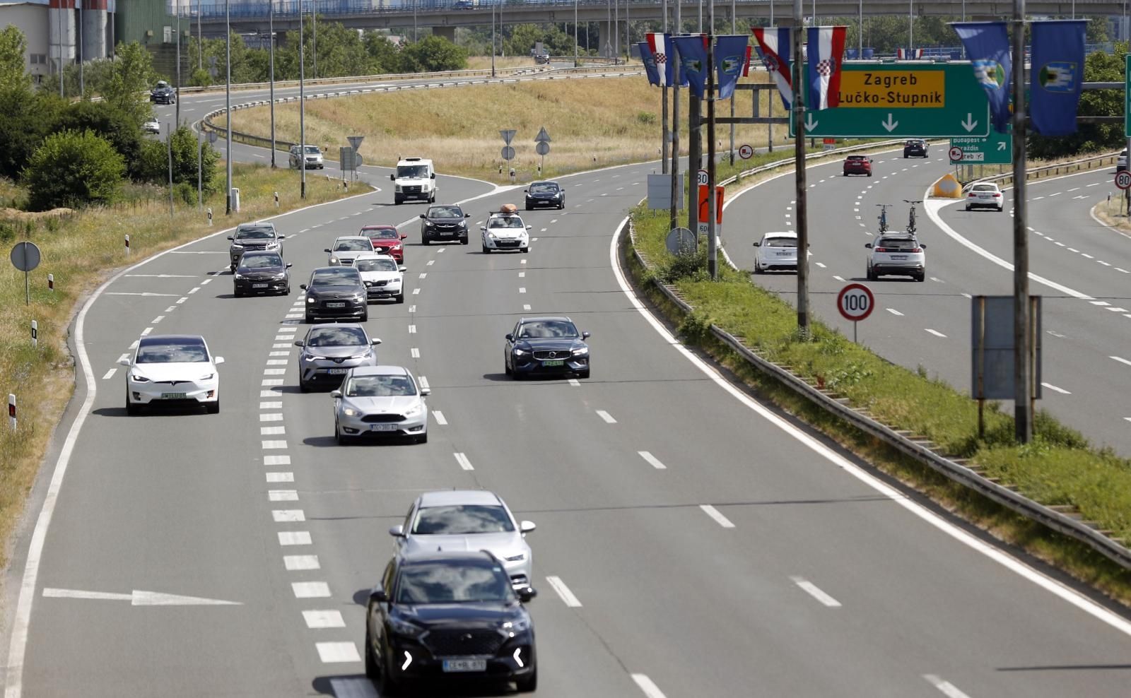 26.06.2021. Zagreb - Naplatne kucice Lucko, pojacan je promet na naplatnim kucicama u smjeru mora 
Photo:Slavko Midzor/PIXSELL