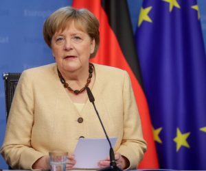 epa09300679 German Federal Chancellor Angela Merkel  gives a press conference at the end of the second day of an EU summit at the European Council building in Brussels, Belgium, 25 June 2021.  EPA/STEPHANIE LECOCQ/ POOL