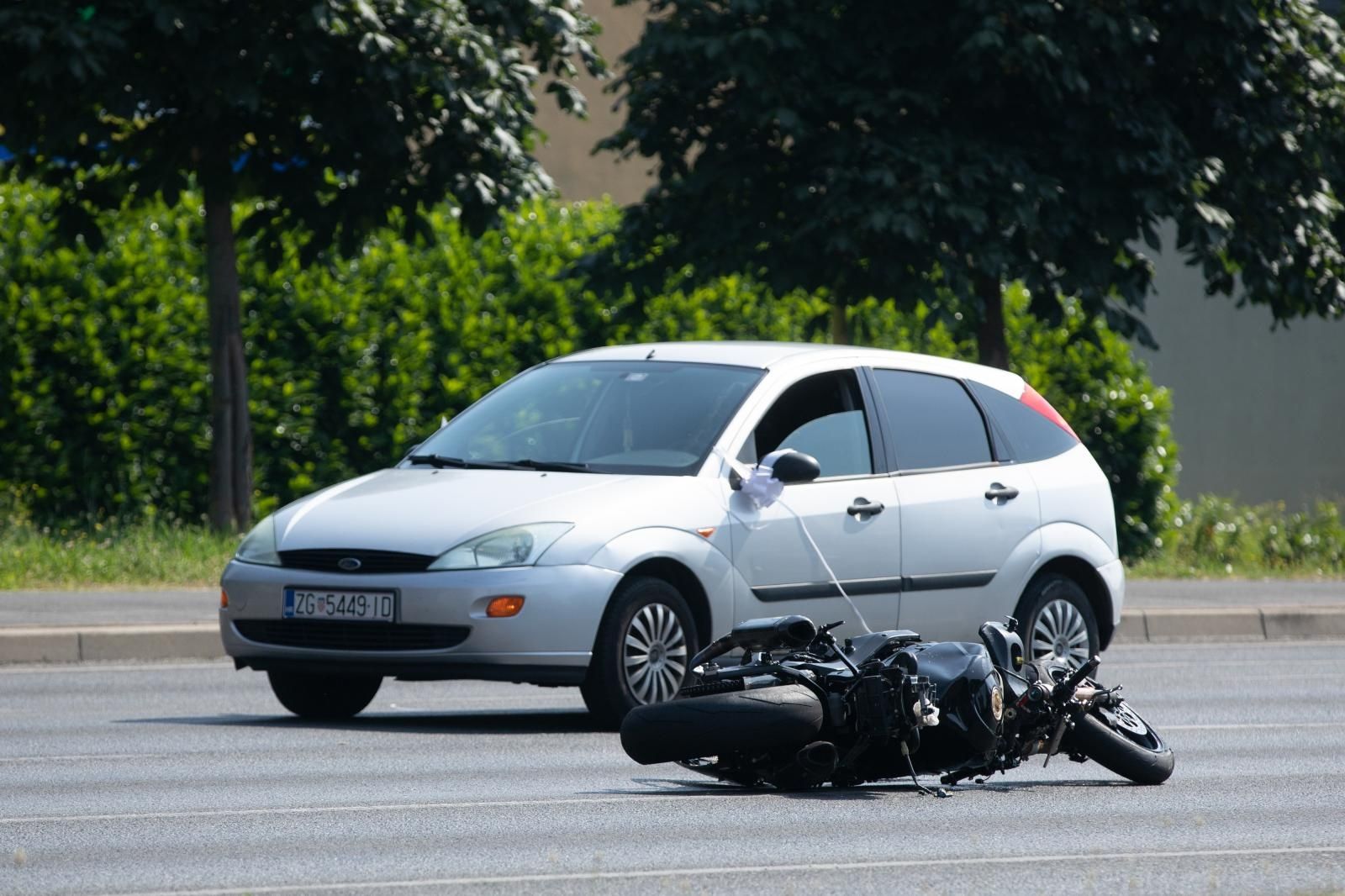 20.06.2021., Zagreb - Na krizanju Zagrebacke avenije i Ulice Hrvatskog sokola u prometnoj nesreci poginuli su vozac bicikla i motociklist. Policija provodi uvidjaj. Photo: PIXSELL