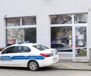10.02.2021., Zagreb - Pljacka poslovnice Hrvatske poste na krizanju Nove ceste i ulice Josipa Pasarica. Policijski ocevid je u tijeku. 
Photo: Luka Stanzl/PIXSELL
