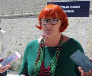 24.04.2021., Sibenik - Tonci Restovic, kandidat za sibenskog gradonacelnika, ugostio je predstavnike Nove ljevice, koalicijskog partnera SDP-a na lokalnim izborima za gradonacelnika Sibenika koji mu daju podrsku. Podrsku je dosla dati Rada Boric, potpredsjednica Nove ljevice i saborska zastupnica, te Ivan Slavica koji je kandidat Nove ljevice za Gradsko vijece Grada Sibenika.
Photo: Dusko Jaramaz/PIXSELL