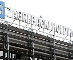16.06.2015., Zagreb - Zgrada Zagrebackog holdinga u ulici grada Vukovara. Zagrebacki holding d.o.o. osnovan je 2007. godine prema Zakonu o trgovackim drustvima i u 100-postotnom je vlasni?tvu Grada Zagreba. Sastoji se od 15 podruznica koje obavljaju djelatnosti nekadasnjih gradskih poduzeca. Zagrebacki holding d.o.o. vlasnik je i 9 trgovackih drustava / ustanova, a ukupni broj zaposlenih je oko 11.000. Photo: Zeljko Lukunic/PIXSELL