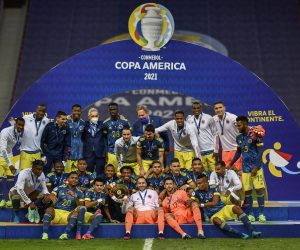 DF - Brasilia - 07/09/2021 - CUP AMERICA 2021, THIRD PLACE, COLOMBIA X PERU - Colombian players pose for photos during the third place awards ceremony after victory over Peru in a match against at Mane Garrincha stadium for the championship decision Copa America 2021. Photo: Mateus Bonomi/AGIF (via AP)