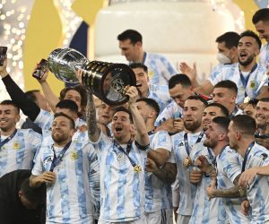 10 July 2021, Brazil, Rio de Janeiro: Football: Copa America, Final, Argentina - Brazil, Maracana Stadium. Lionel Messi lifts the trophy and celebrates the victory with the Argentine national team. Photo by: Andre Borges/picture-alliance/dpa/AP Images