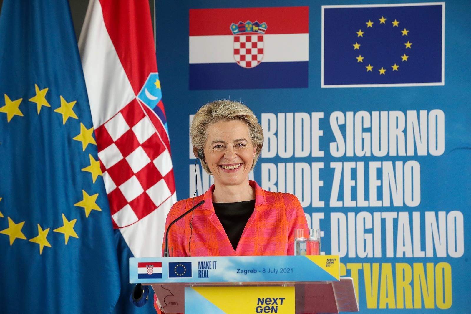 8.7.2021., Zagreb - Predsjednica Europske komisije Ursula von der Leyen u posjetu Hrvatskoj. Izjave za medije predsjednika Vlade Andreja Plenkovica i predsjednice Europske komisije Ursule von der Leyen. Predsjednica Europske komisije urucila je predsjedniku Vlade Andreju Plenkovicu pozitivnu ocjenu o Nacionalnom planu oporavka i otpornosti za Republiku Hrvatsku. 
Photo: Goran Stanzl/PIXSELL