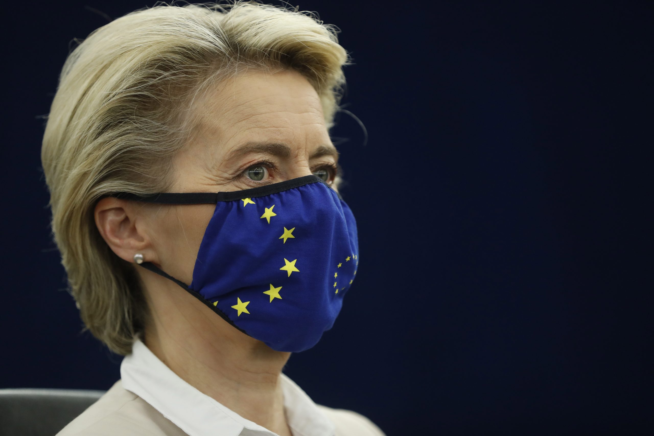 epa09254583 European Commission President Ursula von der Leyen, wearing a face mask, arrives at the European Parliament in Strasbourg, eastern France, 08 June 2021. The European Parliament's headquarters opened for a plenary session after being closed for 15 months due to the COVID-19 pandemic.  EPA/JEAN-FRANCOIS BADIAS / POOL