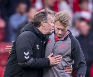 epa09265954 Denmark head coach Kasper Hjulmand (L) and captain Simon Kjaer (R) react dejected after losing the UEFA EURO 2020 group B preliminary round soccer match between Denmark and Finland in Copenhagen, Denmark, 12 June 2021.  EPA/Liselotte Sabroe  DENMARK OUT - (RESTRICTIONS: For editorial news reporting purposes only. Images must appear as still images and must not emulate match action video footage. Photographs published in online publications shall have an interval of at least 20 seconds between