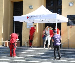 Zagreb, 28.06.2021.- U razdoblju od 28. do 30. lipnja, Hrvatski zavod za javno zdravstvo i Medicinski fakultet Sveučilišta u Zagrebu također organiziraju cijepljenje bez prethodne najave isključivo prvom dozom cjepiva na sljedećem punktu: Škola narodnog zdravlja „dr. Andrija Štampar“, Rockefellerova 4, prema sljedećem rasporedu: Ponedjeljak, 28. lipnja i utorak, 29. lipnja od 9 do 15 sati. 
foto HINA/ Admir BULJUBAŠIĆ/ abu