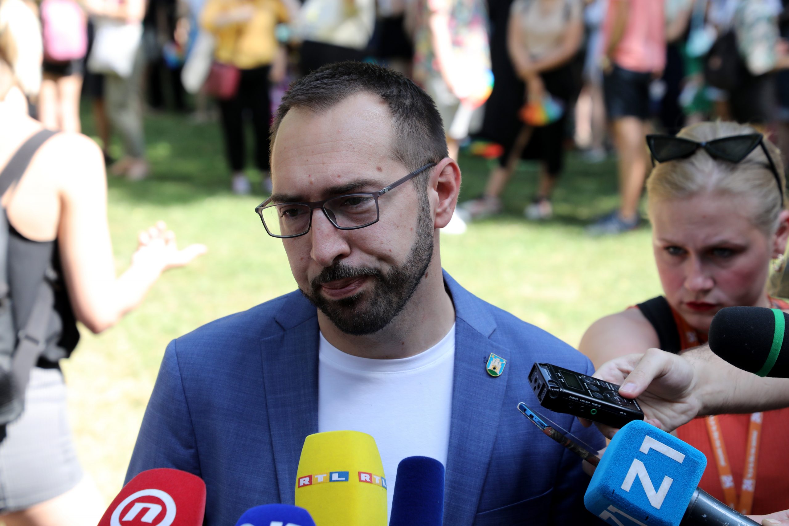 Zagreb, 03.07.2021. - Dvadeseta Povorka ponosa LGBTIQ zajednice, osoba i duginih obitelji Zagreb Pridea održava se pod geslom "Prajd zauvijek!“. Povorka ponosa započela je okupljanjem u 14 sati na Rooseveltovom trgu ispred Mimare. Na fotografiji gradonačelnik Zagreba Tomislav Tomašević.
foto HINA/ Admir BULJUBAŠIĆ/ ml
