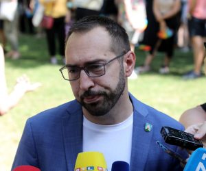 Zagreb, 03.07.2021. - Dvadeseta Povorka ponosa LGBTIQ zajednice, osoba i duginih obitelji Zagreb Pridea održava se pod geslom "Prajd zauvijek!“. Povorka ponosa započela je okupljanjem u 14 sati na Rooseveltovom trgu ispred Mimare. Na fotografiji gradonačelnik Zagreba Tomislav Tomašević.
foto HINA/ Admir BULJUBAŠIĆ/ ml