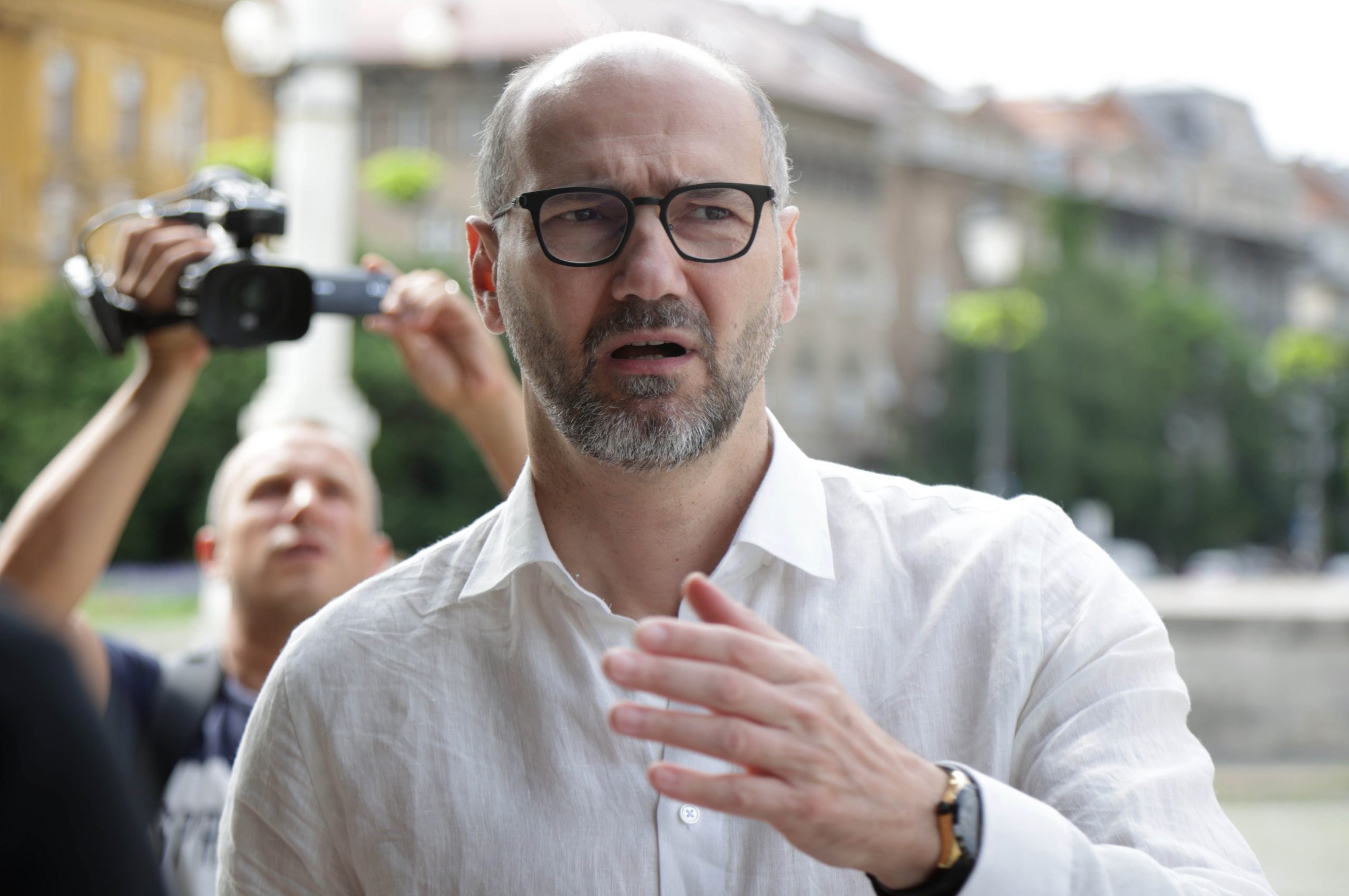 Zagreb, 10.7.2021 - Konferencija za medije Foruma mladih SDP-a Zagreb na kojoj su o politikama i aktivnostima za mlade, očekivanjima od novog Programa za mlade Grada Zagreba, kao i o uvođenju projekta "Mladi asistenti" u radu Gradske skupštine govorili predsjednik Gradske skupštine Joško Klisović (na slici), predsjednik Foruma mladih SDP-a Nikola Peruničić i potpredsjednik Foruma mladih Petar Jurišin.
Foto HINA/ Dario GRZELJ/ dag
