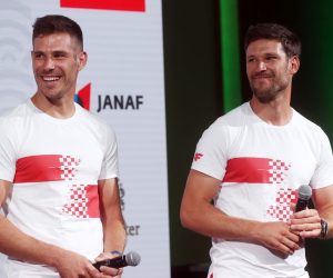Zagreb, 12.07.2021 - Najveca skupina hrvatskih olimpijaca krenut ce u ponedjeljak put Tokija, a u zagrebackome hotelu Westin uprilicen je tradicionalni svecani ispracaj. Na slici hrvatski jedrilicari ime Fantela i Mihovil Fantela.
foto HINA/ Damir SENCAR/ ds