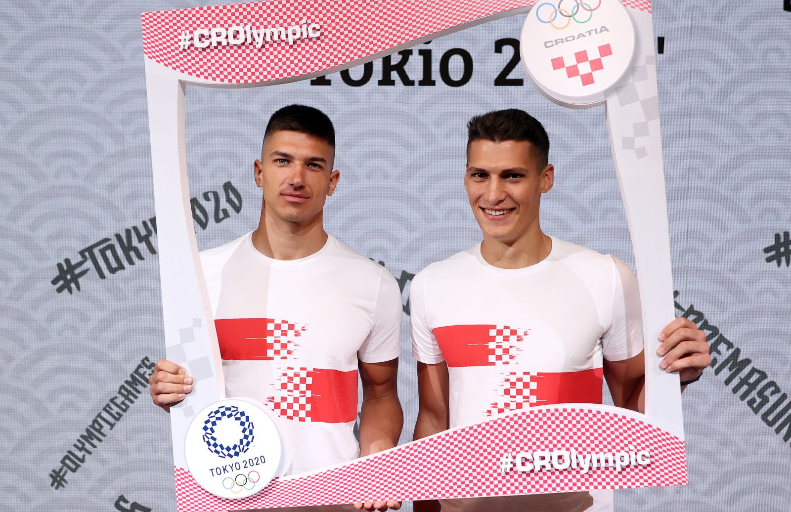 Zagreb, 12.07.2021 - Najveca skupina hrvatskih olimpijaca krenut ce u ponedjeljak put Tokija, a u zagrebackome hotelu Westin uprilicen je tradicionalni svecani ispracaj. Na slici hrvatski taekwondoai Toni Kanaet, Ivan apina.
foto HINA/ Damir SENCAR/ ds