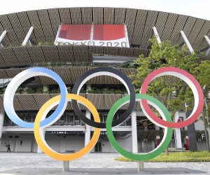 epa09345737 The Olympic Rings are seen in front of the National Stadium, the main stadium of the 2020 Tokyo Olympic Games, in Tokyo, Japan, 15 July 2021. The pandemic-delayed 2020 Summer Olympics are schedule to open on July 23 with spectators banned from most Olympic events due to COVID-19 surge.  EPA/Tamas Kovacs HUNGARY OUT
