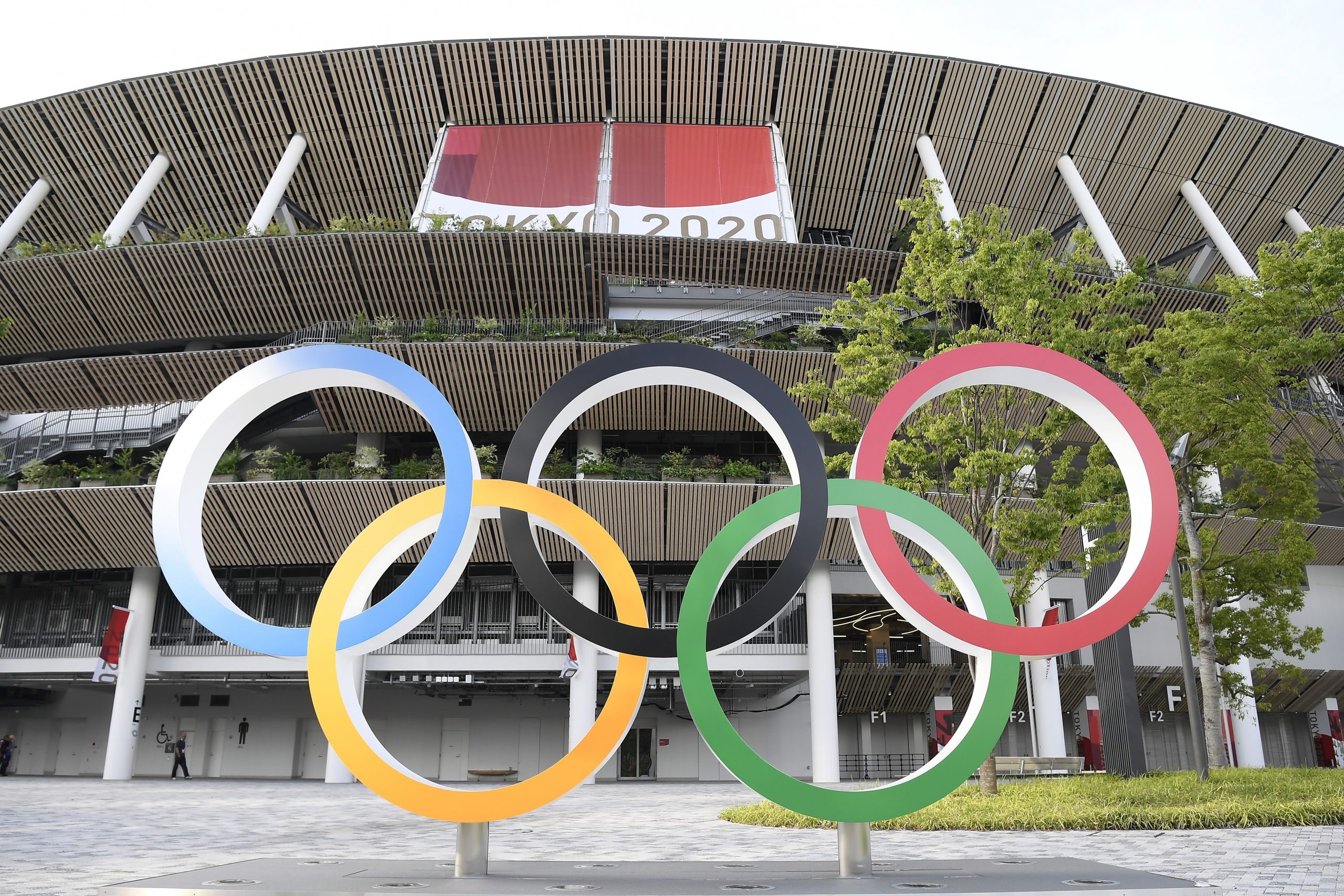 epa09345737 The Olympic Rings are seen in front of the National Stadium, the main stadium of the 2020 Tokyo Olympic Games, in Tokyo, Japan, 15 July 2021. The pandemic-delayed 2020 Summer Olympics are schedule to open on July 23 with spectators banned from most Olympic events due to COVID-19 surge.  EPA/Tamas Kovacs HUNGARY OUT