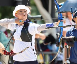 epa09359170 South Korean archer Kim Je-deok aims for the target in the men's individual ranking round at Yumenoshima Park Archery Field in Tokyo, Japan, 23 July 2021.  EPA/YONHAP SOUTH KOREA OUT