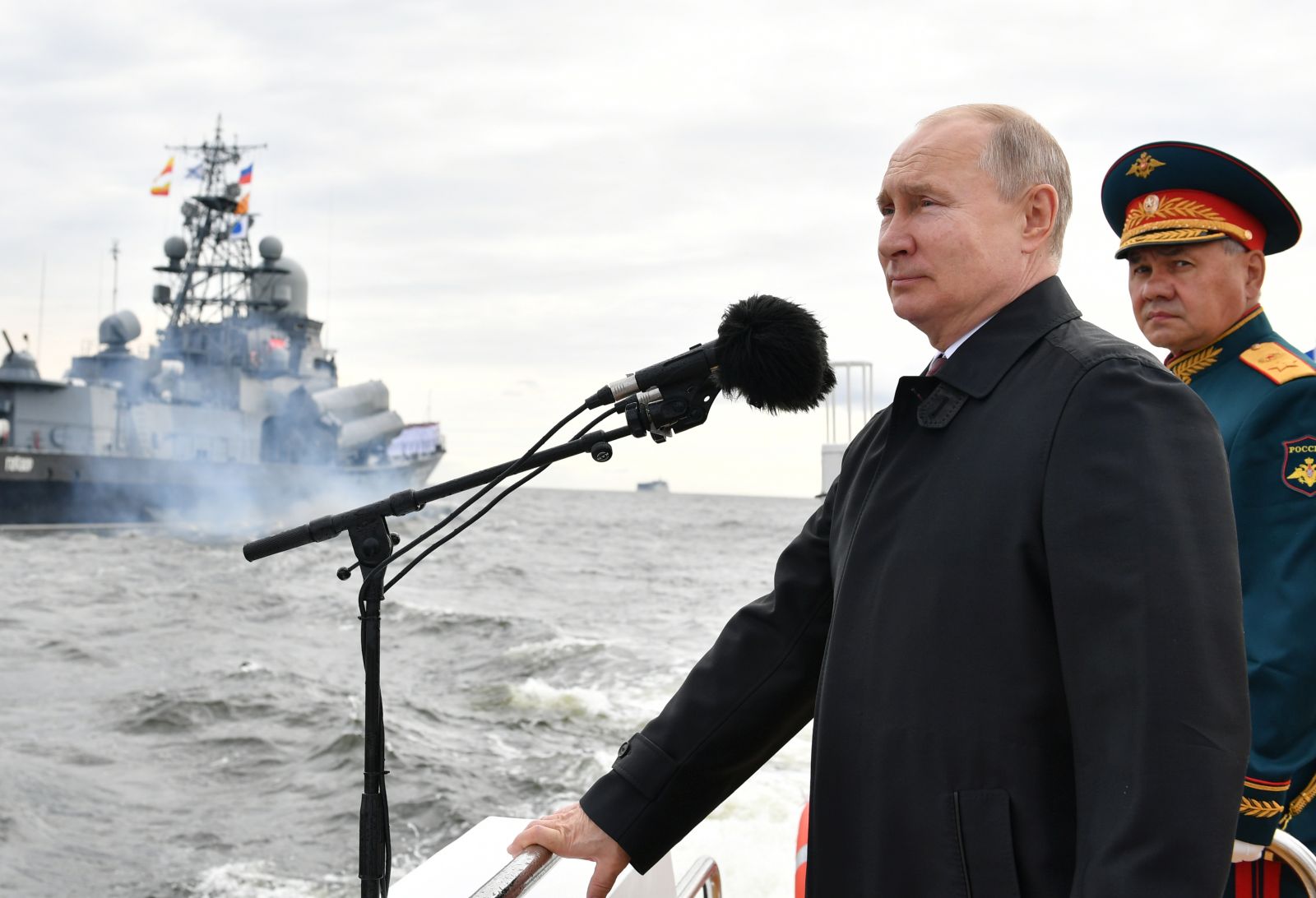 epa09363929 Russian President Vladimir Putin (C), Russian Defence Minister Sergei Shoigu (R) attend the 'Russia Navy Day' parade in St. Petersburg, Russia, 25 July 2021. Some 54 warships, including three frigates from India, Iran and Pakistan, 48 aircraft and more than 4,000 servicemen, took part in the parade in honor of the 325th anniversary of the creation of the Russian military fleet.  EPA/ALEXEI NIKOLSKY/SPUTNIK/KREMLIN / POOL