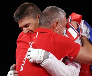 Tokio, 26.07.2021 - Hrvatski reprezentativac u tekvondou Toni Kanaet (25) osvojio je broncanu medalju u kategoriji do 80 kilograma na Olimpijskim igrama u Tokiju. U borbi za broncano odlicje Kanaet je svladao Uzbekistanca Nikitu Rafalovica sa 24-18.
foto HINA/ Damir SENCAR/ ds