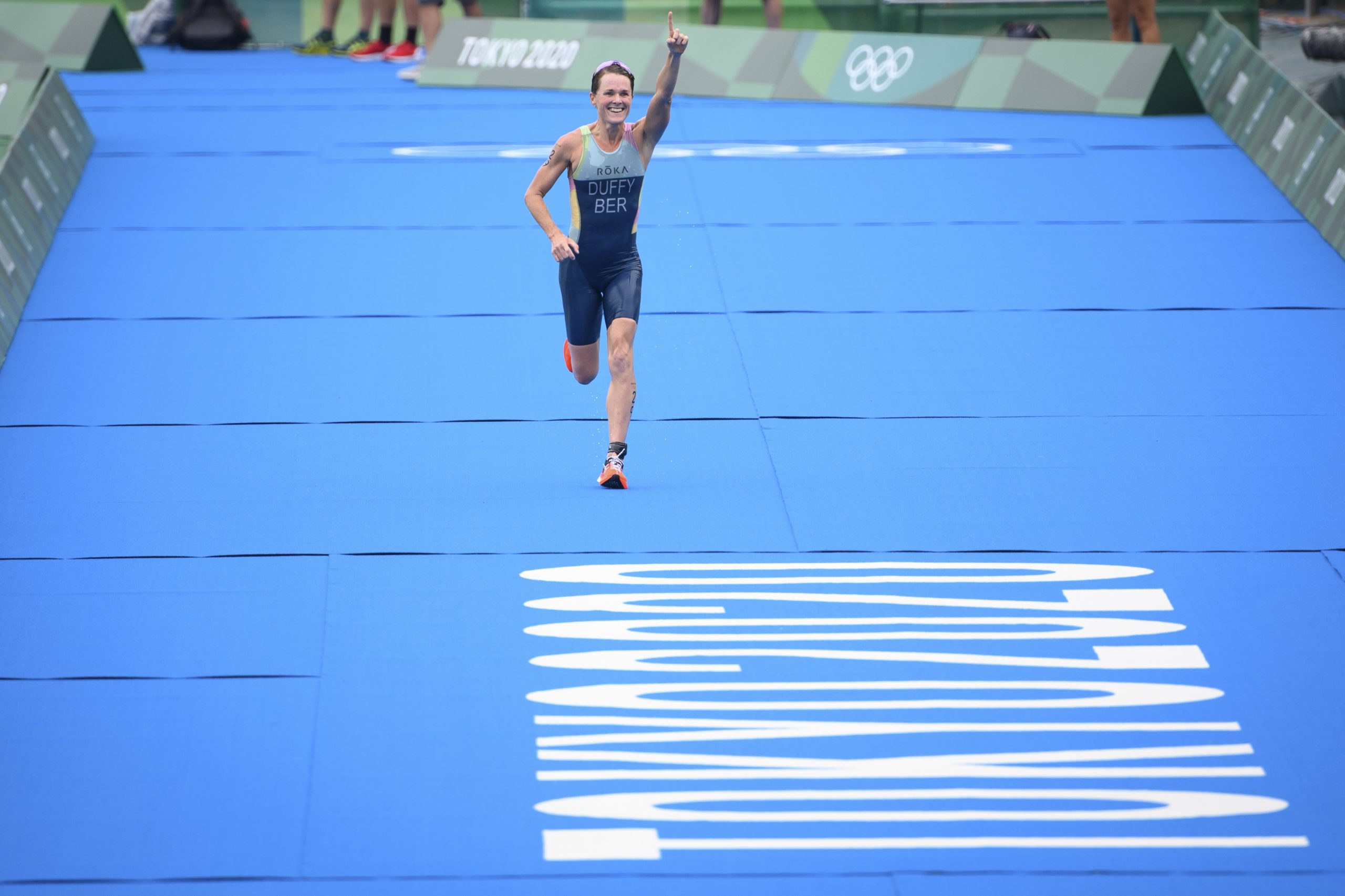 epa09368492 Gold medal winner Bermuda's Flora Duffy celebrates as she cross the finish line at the women's individual triathlon competition at the 2020 Tokyo Summer Olympics in Tokyo, Japan, 27 July 2021.  EPA/LAURENT GILLIERON