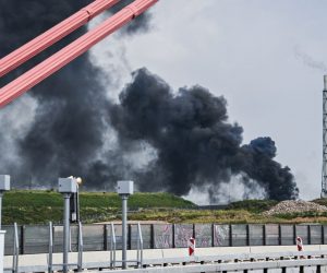 epa09369755 A view of smoke billowing from the chemical industry area of 'Chempark' in Leverkusen, Germany, 27 July 2021. The city of Leverkusen has warned citizens on its official website, that an explosion with an unknown cause occurred on the day at the site of the Chempark. Residents are asked to stay indoors and to keep windows and doors closed.  EPA/SASCHA STEINBACH