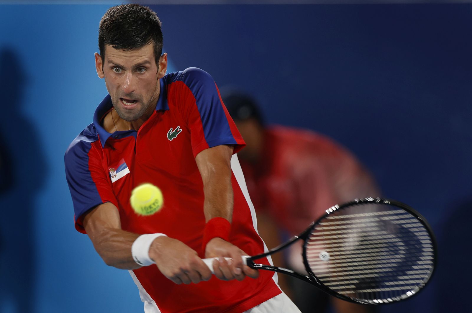 epa09376578 Novac Djokovic of Serbia returns to Kei Nishikori of Japan during the Men's Singles Quarterfinal Tennis match of the Tokyo 2020 Olympic Games at the Ariake Coliseum in Tokyo, Japan, 29 July 2021.  EPA/RUNGROJ YONGRIT