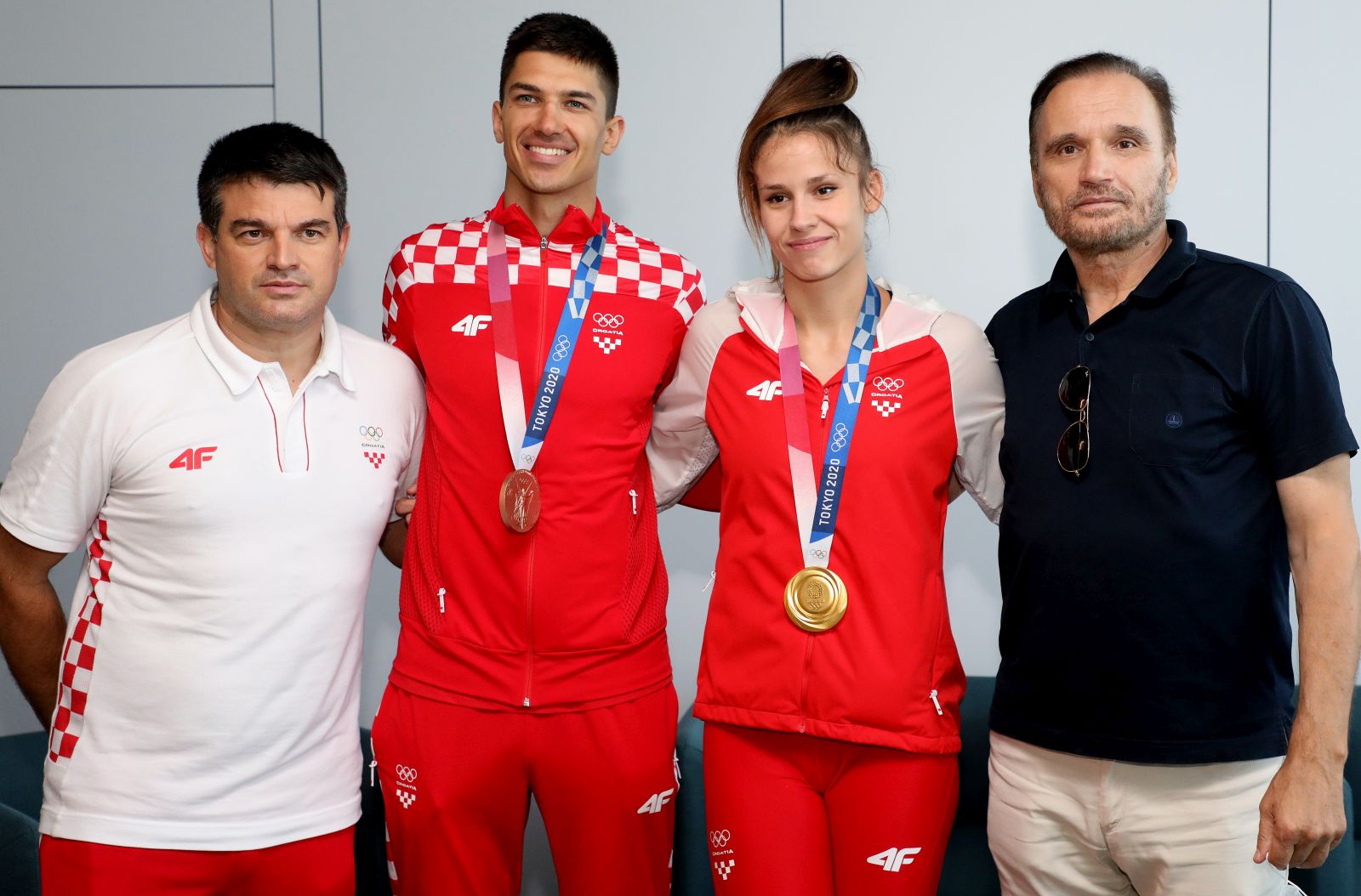 Zagreb, 30.07.2021. - Sveèani doèek olimpijske taekwondo reprezentacije. Na OI Tokio 2020 Matea Jeliæ osvojila je zlatnu, a Toni Kanaet bronèanu medalju. Na fotografiji Toni Tomas, Toni Kanaet, Matea Jeliæ, Anto Nobilo. foto HINA/ Lana SLIVAR DOMINIÆ/ lsd