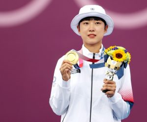epa09379026 South Korean archer An San poses for a photo while showing off her gold medal on the podium during the award ceremony of the women's individual event during the Archery events of the Tokyo 2020 Olympic Games at the Yumenoshima Park in Tokyo, Japan, 30 July 2021.  EPA/YONHAP SOUTH KOREA OUT