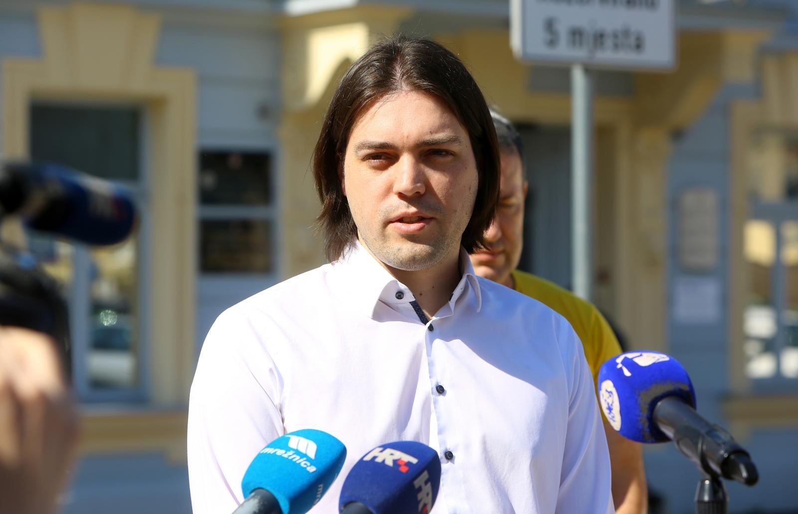 01.04.2021., Karlovac -  Na konferenciji za medije stranke Zivi zid Ivan Vilibor Sincic predstavio je kandidate za gradonacelnika, zamjenika i zupana Karlovca i zupanije na predstojecim lokalnim izborima. Kandidat za gradonacelnika Karlovca je Cedomir Tatalovic, zamjenik Marijan Fuduric, za zupana Karlovacke zupanije kandidat je David Gorup.
Photo: Kristina Stedul Fabac/Pixsell
