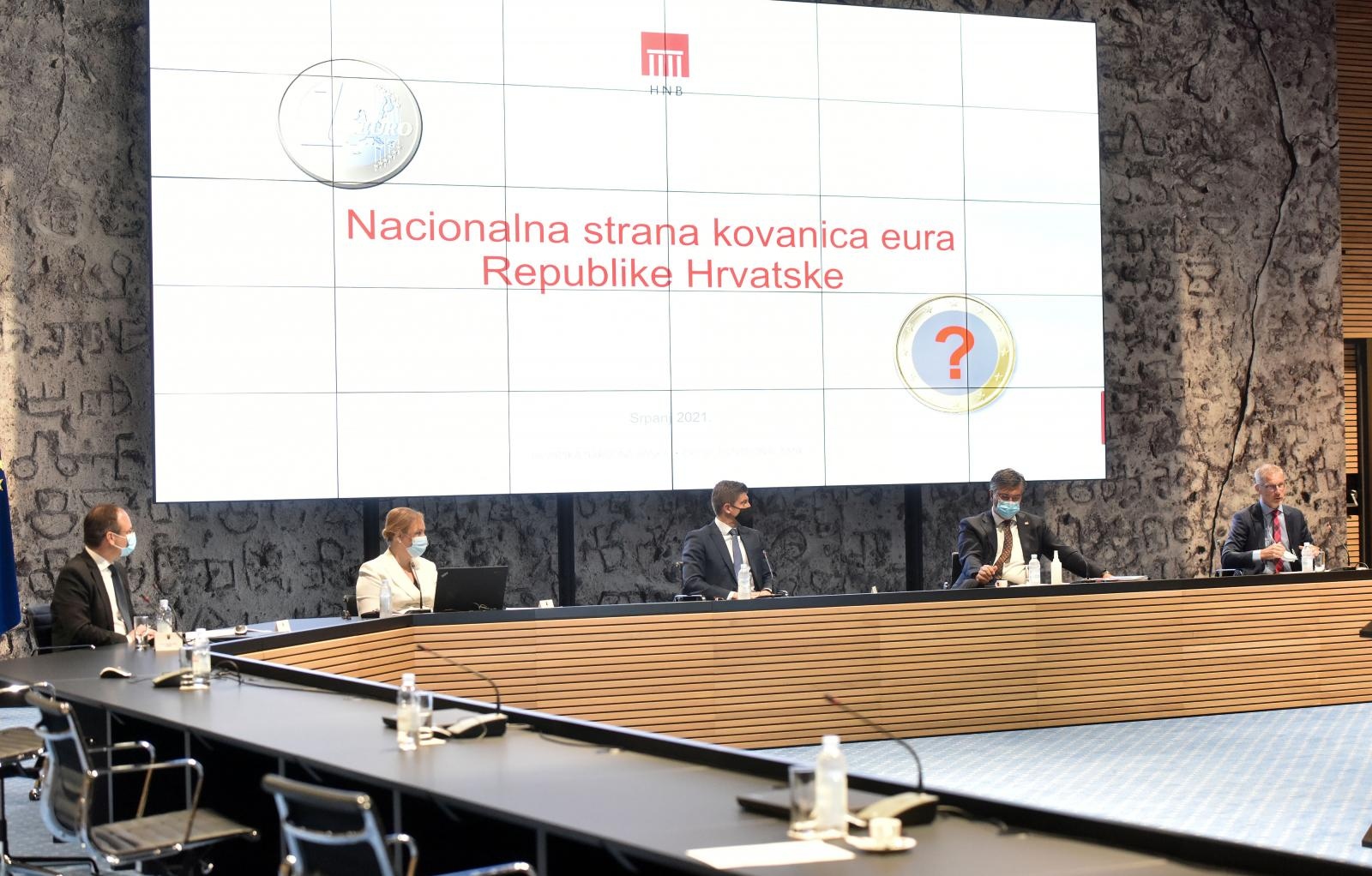 01.07.2021., Zagreb - U Nacionalnoj i sveucilisnoj knjiznici odrzana je 9. sjednica Nacionalnog vijeca za uvodjenje eura kao sluzbene valute u Republici Hrvatskoj. Potpredsjednik Vlade i ministar financija Zdravko Maric, predsjednik Vlade Andrej Plenkovic, guverner Hrvatske narodne banke Boris Vujcic Photo: Davorin Visnjic/PIXSELL