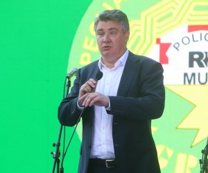 01.07.2021., Karlovac - Predsjednik Republike i vrhovni zapovjednik Oruzanih snaga Republike Hrvatske Zoran Milanovic nazocio je  predstavljanju monografije Specijalne jedinice policije „GROM“ Policijske uprave Karlovac u Domovinskom ratu 1991.-1995 autorskog dvojca  Darijan Godic i Jakse Raguza. Uz brojne clanove brigade svecanosti su nazocili ministar Tomo Medved, saborski zastupnici Ante Deur, Nada Murganic, Zeljko Sacic, generali Markac i Marekovic, Josip Celic te brojni drugi.
Photo: Kristina Stedul Fabac/PIXSELL