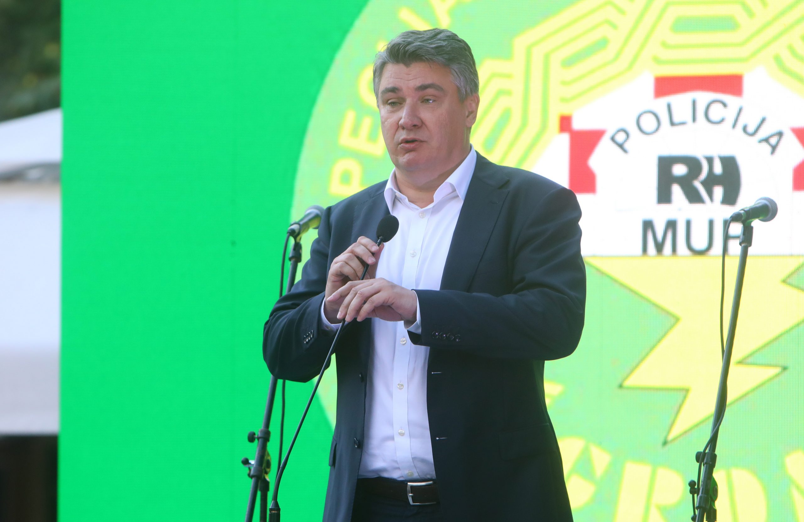 01.07.2021., Karlovac - Predsjednik Republike i vrhovni zapovjednik Oruzanih snaga Republike Hrvatske Zoran Milanovic nazocio je  predstavljanju monografije Specijalne jedinice policije „GROM“ Policijske uprave Karlovac u Domovinskom ratu 1991.-1995 autorskog dvojca  Darijan Godic i Jakse Raguza. Uz brojne clanove brigade svecanosti su nazocili ministar Tomo Medved, saborski zastupnici Ante Deur, Nada Murganic, Zeljko Sacic, generali Markac i Marekovic, Josip Celic te brojni drugi.
Photo: Kristina Stedul Fabac/PIXSELL