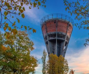 01.11.2020., Vukovar - Novootvoreni vodotoranj simbol ratnog Vukovara obilazi veliki broj ljudi. Photo: Davor Javorovic/PIXSELL
