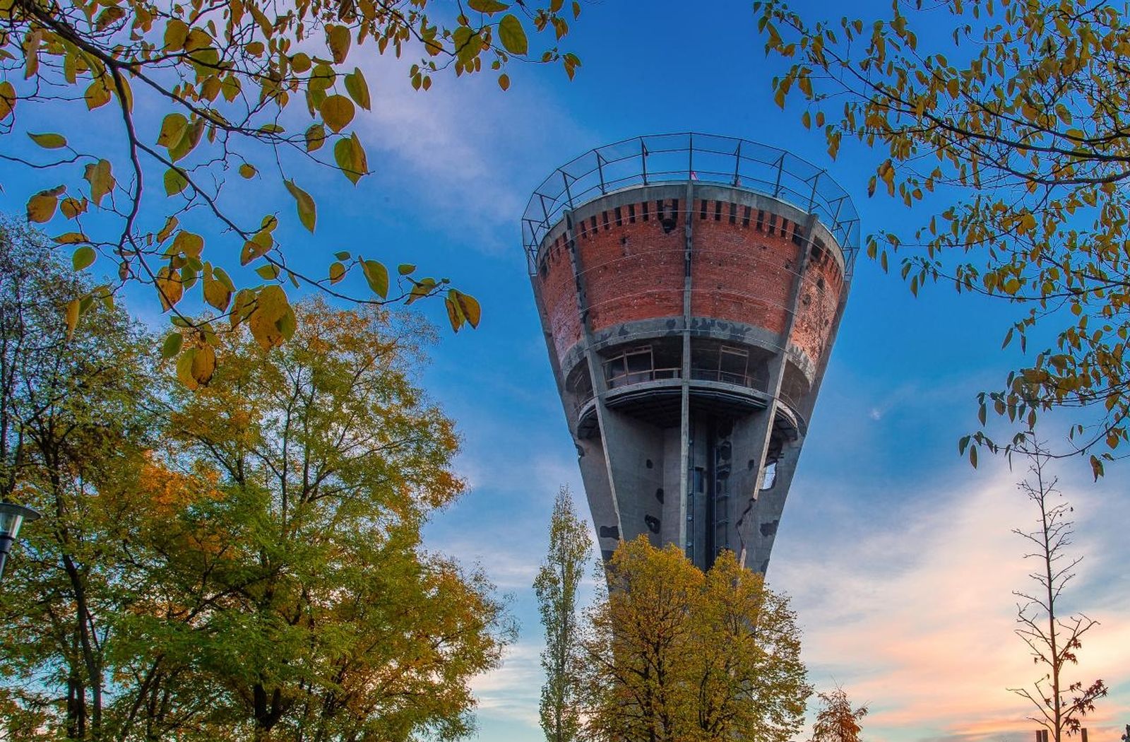 01.11.2020., Vukovar - Novootvoreni vodotoranj simbol ratnog Vukovara obilazi veliki broj ljudi. Photo: Davor Javorovic/PIXSELL