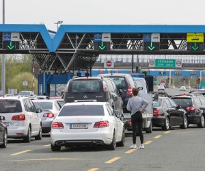 02.04.2021.,Zagreb, uoci Uskrsnjih blagdana pojacan promet na granicnom prijelazu Bregana.
Photo: Robert Anic/PIXSELL