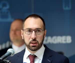 04.06.2021., Zagreb - Nakon primopredaje izvrsnih ovlasti gradonacelnika Grada Zagreba izmedju dosadasnje zamjenice gradonacelnika ujedno i obnasateljice duznosti gradonacelnika Grada Zagreba dr.sc. Jelene Pavicic Vukicevic i novoizabranog gradonacelnika, Tomislav Tomasevic obratio se medijima  Photo: Patrik Macek/PIXSELL