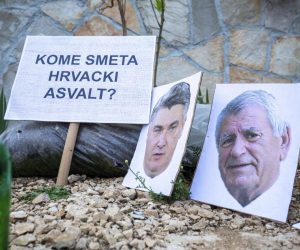 04.07.2021., Brela - U uvali Vruja odrzan je Festival bespravne gradnje i devastacije prirode kao prosvjed protiv ilegalnih radova koji se tu rade.
Photo: Miroslav Lelas/PIXSELL