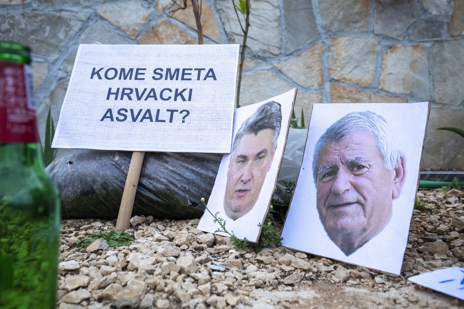 04.07.2021., Brela - U uvali Vruja odrzan je Festival bespravne gradnje i devastacije prirode kao prosvjed protiv ilegalnih radova koji se tu rade.
Photo: Miroslav Lelas/PIXSELL