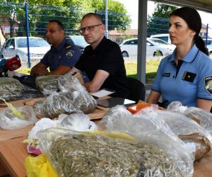 06.07.2021., Slavonski Brod - U postaji granicne policije Slavonski Brod odrzana je konferencija za medije u vezi pronalaska 5083,78 grama marihuane, koja je pronadjena prilikom pretrage stana koji je koristio 21 godisnjak s podrucja Slavonskog Broda.
Photo: Ivica Galovic/ PIXSELL