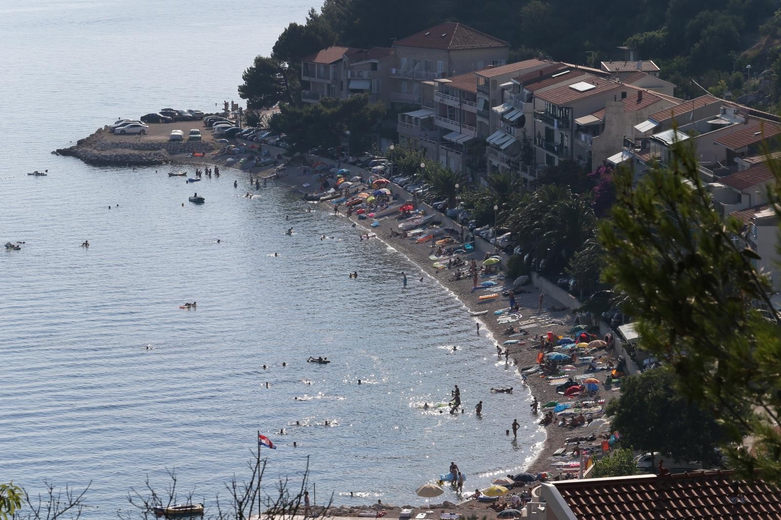 08.07.2015., Podgora - Kupaci na plazi u Podgori uzivaju u zadnjim zrakama sunca.
 Photo: Ivo Cagalj/PIXSELL