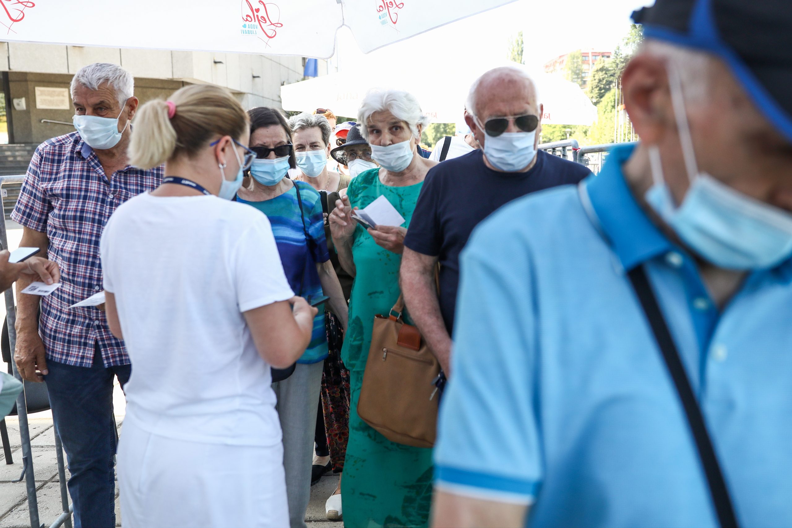 08.07.2021., Sarajevo, Bosna i Hercegovina - U sarajevskoj Zetri u toku je revakcinacija gradjana koji su prvu dozu primili 22.04. Ispred dvorane su velike guzve, a za danas je planirano cjepljenje 2000 gradjana.
Photo: Armin Durgut/PIXSELL