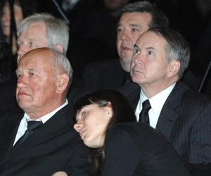 27.10.2008. Zagreb - Komemoracija za Ivu Pukanica i Niku Franjica odrzana je danas u 11.00 sati u Hypo centru.Sprovod Ive Pukanica bit ce u ponedjeljak, 27. listopada 2008. godine, u 16.00 sati na groblju u Velikoj Gorici. Sveta misa zadusnica sluzit ce se nakon sprovoda u crkvi Navjestenja Blazene Djevice Marije u Velikoj Gorici.Sprovod Nike Franjica bit ce u utorak, 28. listopada 2008. godine, u 13 sati na groblju Sv. Kriz u Bosnjacima. Sveta misa zadusnica sluzit ce se nakon sprovoda u crkvi Svetog Martina u Bosnjacima.Ivo Pukanic i Niko Franjic su poginuli u cetvrtak, 23. listopada, u eksploziji bombe koja je bila postavljena pokaj Pukanicevog Lexusa, u dvoristu ispred redakcije Nacionala.Pukaniceva sestra Nevenka, otac Mijo i kcer Sara.
Photo Patrik Macek/Vecernji list