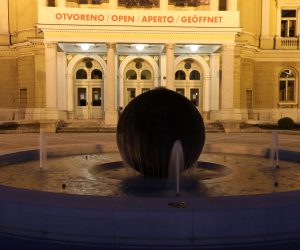 10.05.2021., Rijeka - Skulptura Dusana Dzamonje na fontani ispred Hrvatskog narodnog kazalista Ivan pl Zajc. Photo: Goran Kovacic/PIXSELL