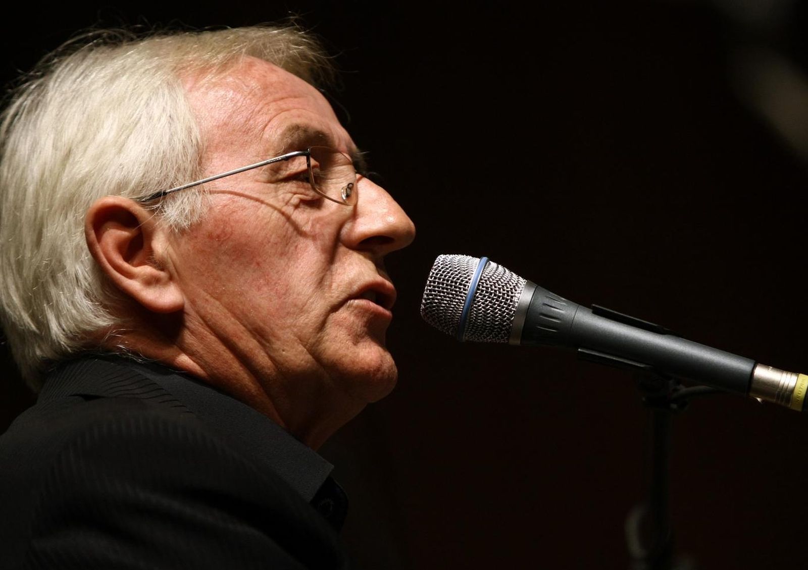 30.05.2010., Trg Stjepana Radica 4, Zagreb - Koncertna dvorana Vatroslava Lisinskog. Svecani koncert u povodu Dana Grada zagreba. Oliver Dragojevic i Zagrebacka filharmonija. Dirigent Alan Bjelinski.
Photo: Sanjin Strukic/PIXSELL