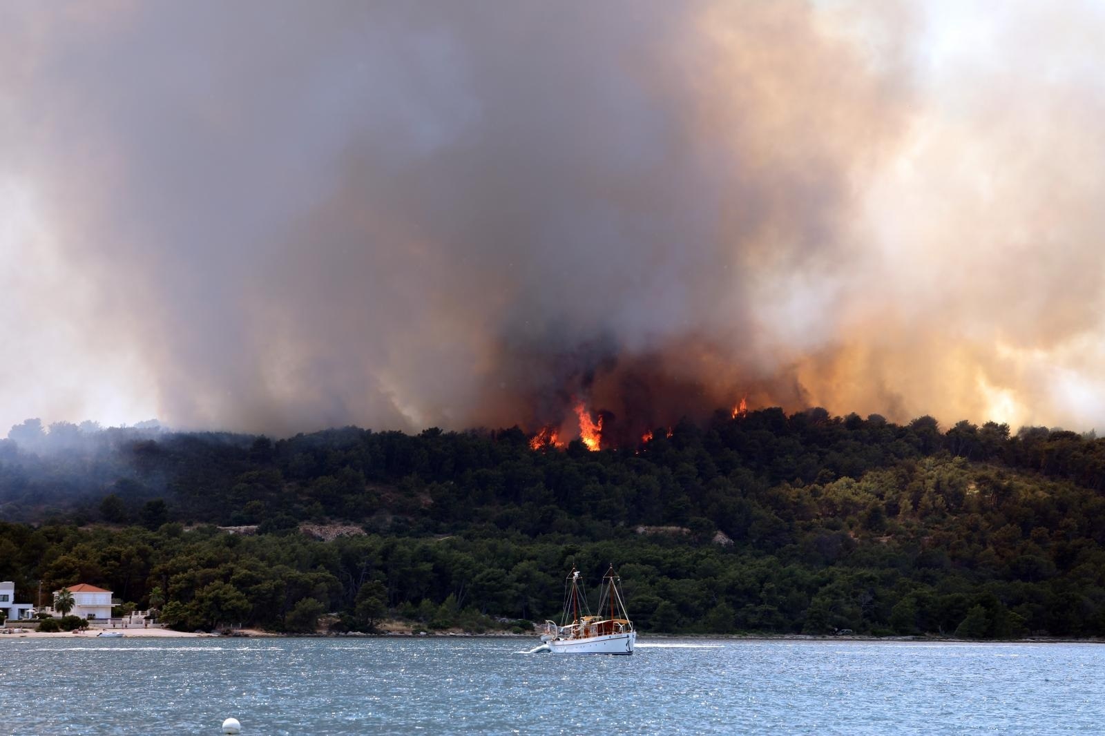 10.07.2021., Ciovo - Oko podneva na otoku Ciovu izbio je veliki pozar. Photo: Ivo Cagalj/PIXSELL