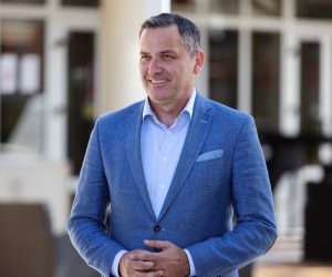 11.05.2021., Gospic - U Kulturno informativnom centru predstavljene su reforme i investicije Nacionalnog plana za oporavak i otpornost unutar komponente koja se odnosi na trziste rada i socijalnu zastitu. Marijan Kustic Photo: Marko Dimic/PIXSELL
