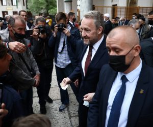 13.05.2021., Sarajevo, Bosna i Hercegovina - Vjernici su se i jutros okupili u i ispred Gazi Husrev-begove dzamije u Sarajevu i klanjali bajram-namaz, treci u doba pandemije koronavirusa. Bakir Izetbegovic
Photo: Armin Durgut/PIXSELL